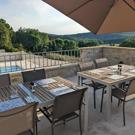 Domaine De Fleurie Bed & Breakfast *
