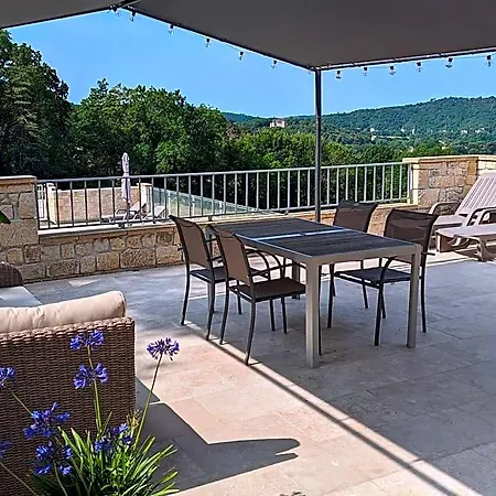 Domaine De Fleurie Bed & Breakfast